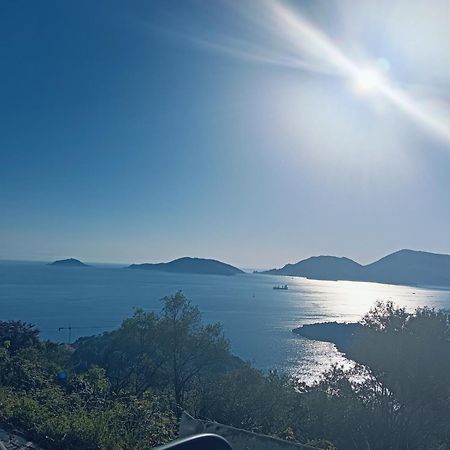 Апартаменты La Terrazza Di Ameglia Alta Экстерьер фото