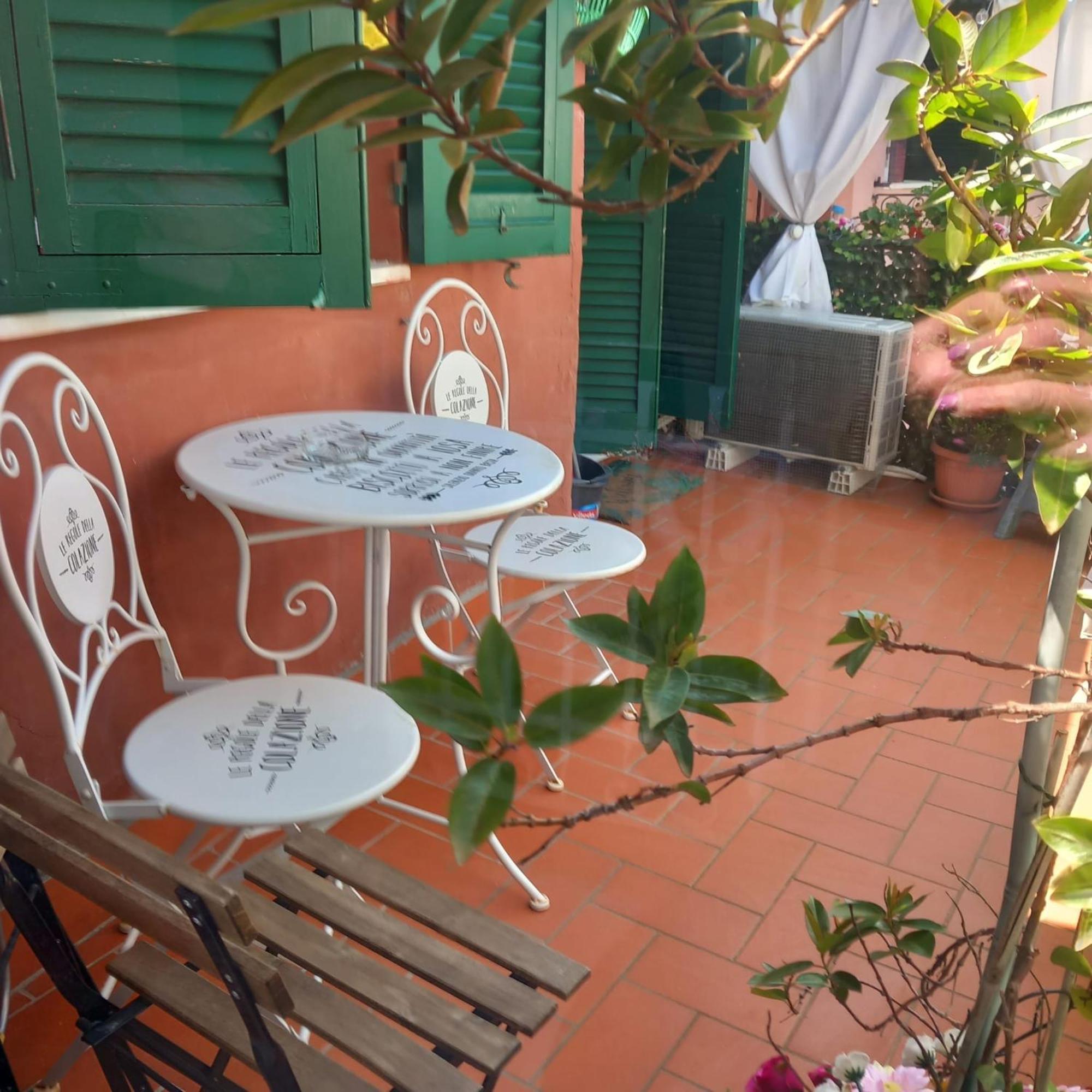 Апартаменты La Terrazza Di Ameglia Alta Экстерьер фото